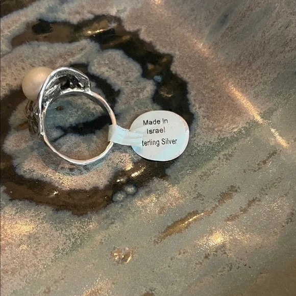 Noa Zuman (Israel) Hammered Sterling Silver Ring with White Pearl Center Size 7 - Picture 2 of 3